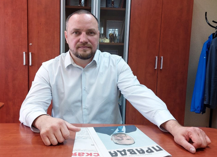 УГОЛ ЗРЕНИЯ. Василий Жуков: «Они своими большими синими плакатами нам всем показывают, за кого голосовать… не надо!» УГОЛ ЗРЕНИЯ. Василий Жуков: «Они своими большими синими плакатами нам всем показывают, за кого голосовать… не надо!»