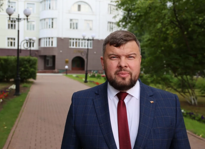 Артём Аминов направит средства депутатского фонда на безопасность пешеходов и праздничное оформление Советского Артём Аминов направит средства депутатского фонда на безопасность пешеходов и праздничное оформление Советского