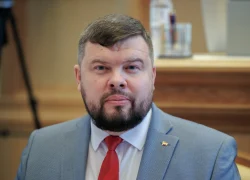 Артём Аминов поможет с ремонтом школы в посёлке Коммунистический Артём Аминов поможет с ремонтом школы в посёлке Коммунистический