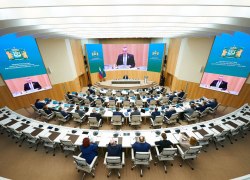 Губернатор ХМАО Кухарук увеличит дефицит бюджета на 2,4 млрд рублей ради социальных выплат Губернатор ХМАО Кухарук увеличит дефицит бюджета на 2,4 млрд рублей ради социальных выплат