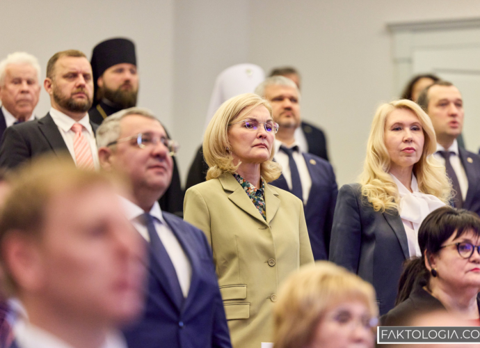 Власти ХМАО заняли у банков еще 10 млрд рублей, переплата по коммерческим кредитам превысила 13 млрд Власти ХМАО заняли у банков еще 10 млрд рублей, переплата по коммерческим кредитам превысила 13 млрд
